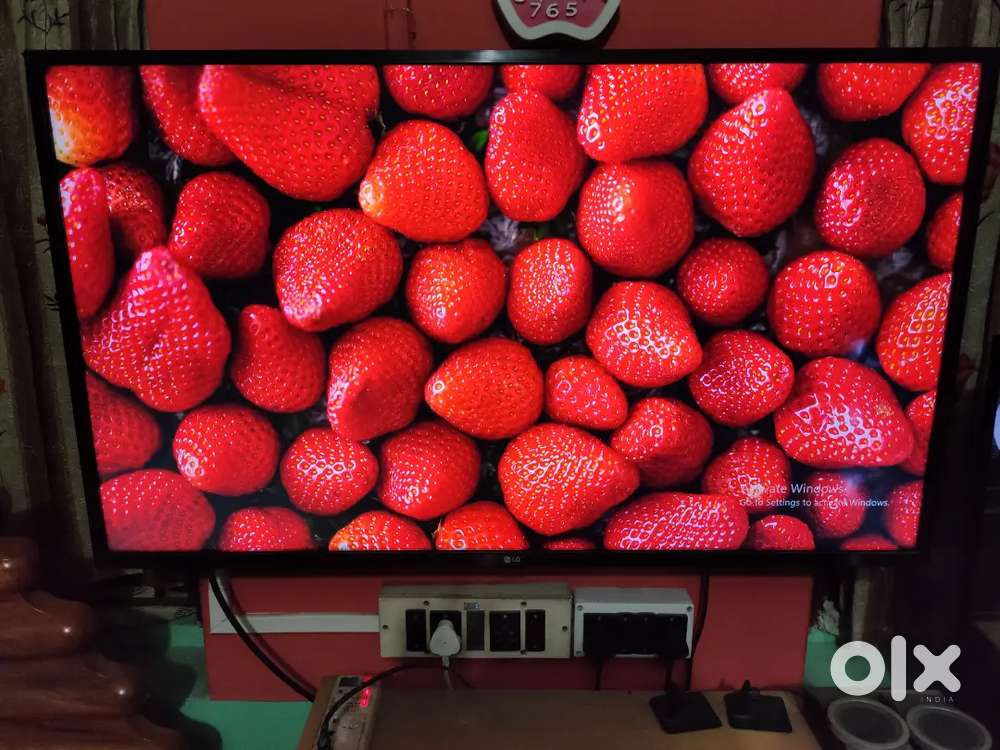 LG 4K UHD TV 43 INCH