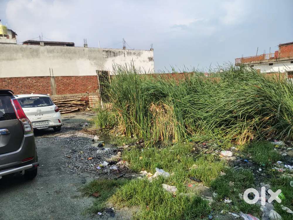 Mugalsarai _ 1 klmtr 
Chakiya mor _600 meter 
Varanasi bhi_16 klmtr