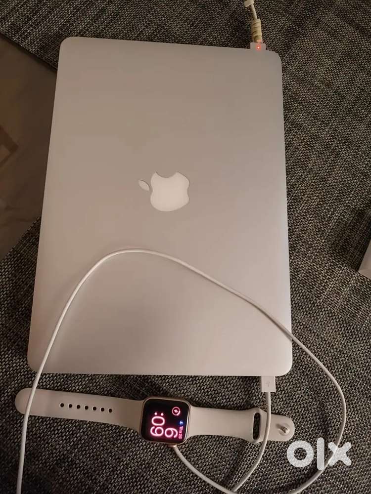 Mint condition! New authentic battery! Apple MacBook Pro and Watch se