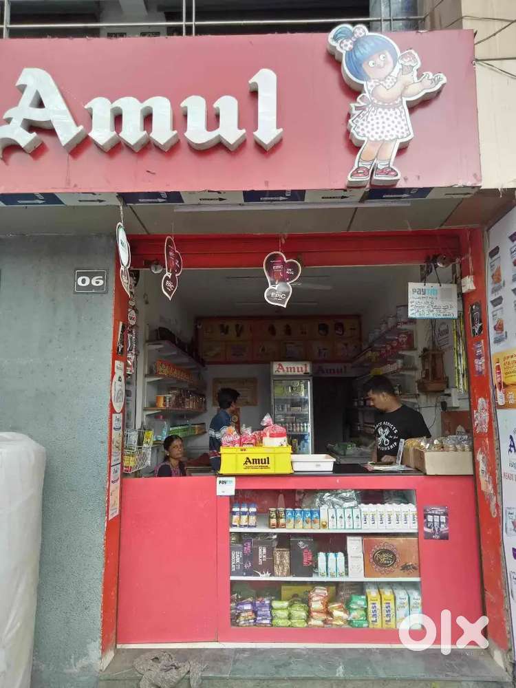 Main road shop for rent : Ground floor