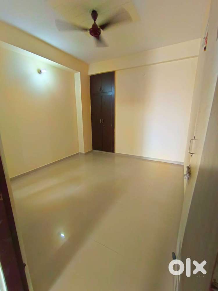 FLYOVER KE PAS 2 BHK SEMIFURNISHED FLAT FOR RENT