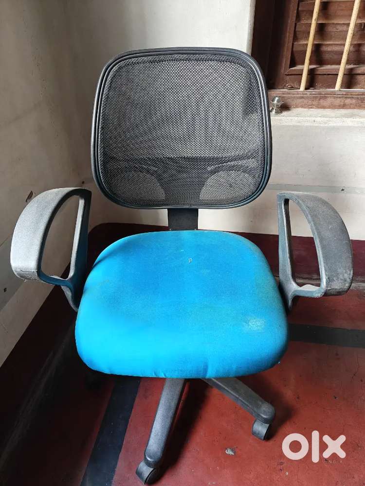 6 chairs with sponge seating