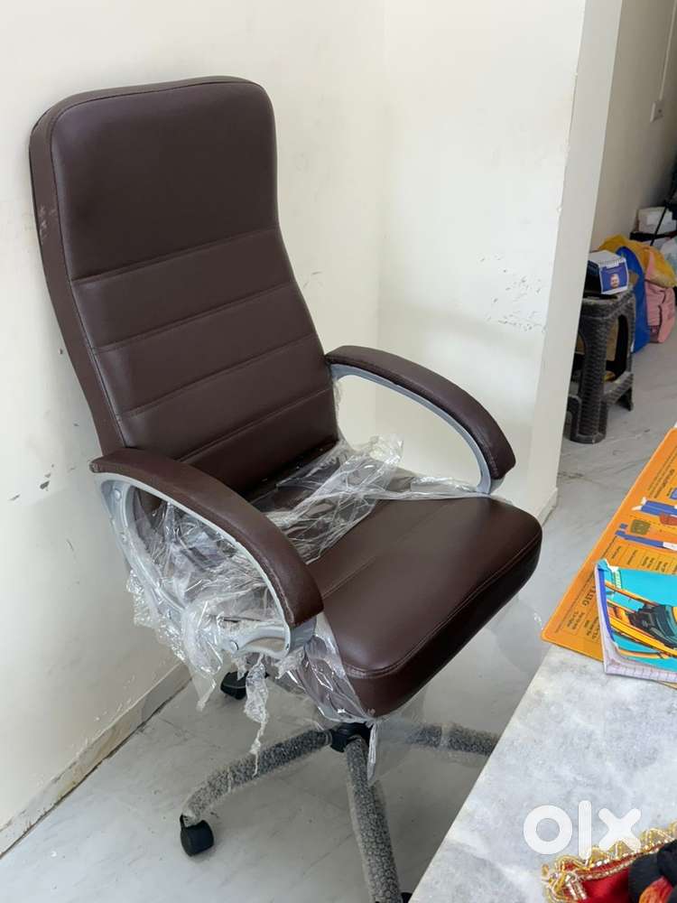 Office Chair & Table - Barely 5 months old