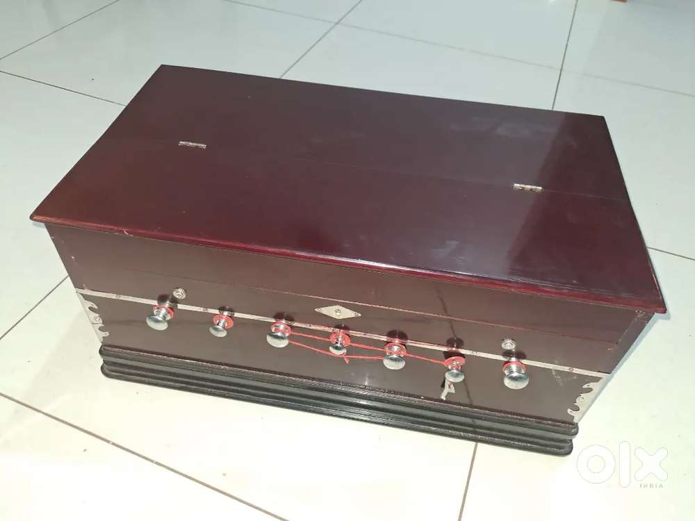 New untouche harmonium