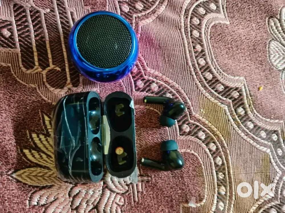 Wireless earbuds with bluetooth speaker