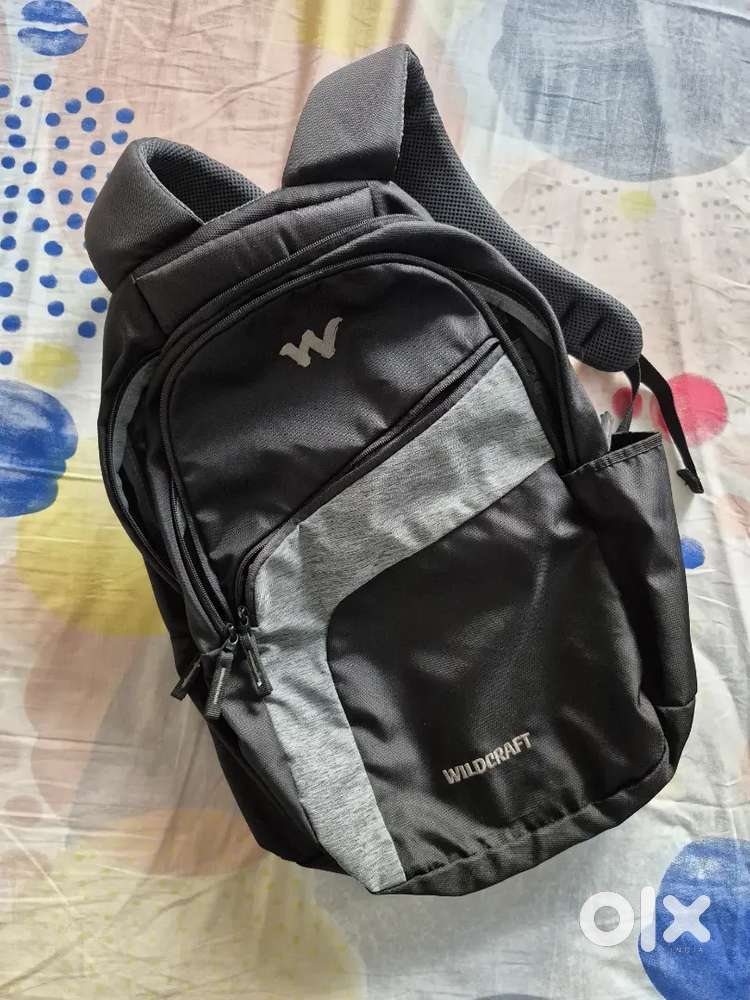 Wildcraft unisex Balck and grey laptop compartment bag