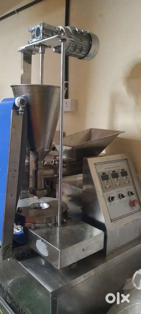Momo mechine automatic