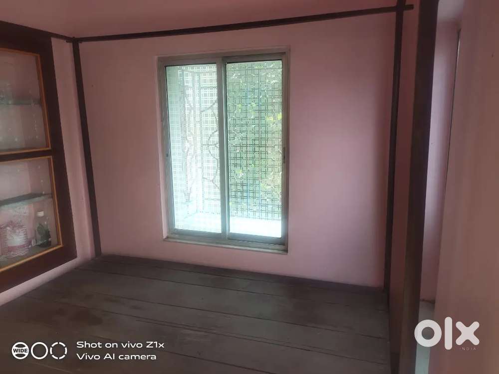 Double bed with lacquer polish in good condition