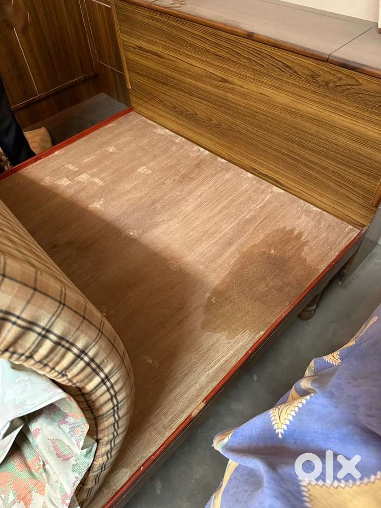 Single bed 4 by 6 and cabinet almirah