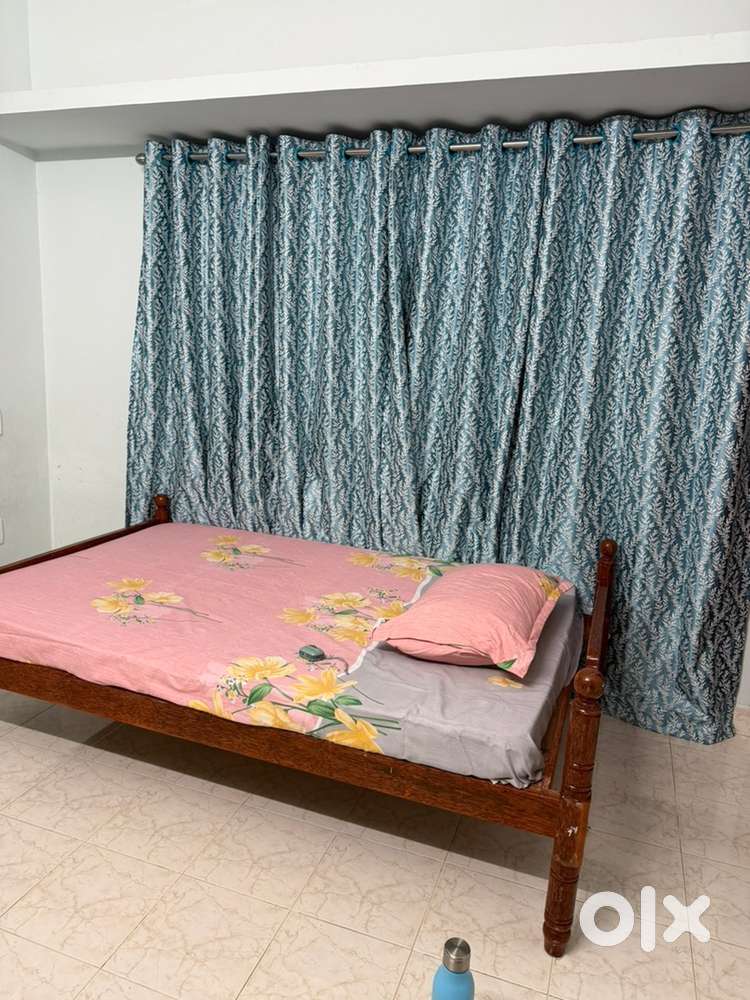 Room available for ladies