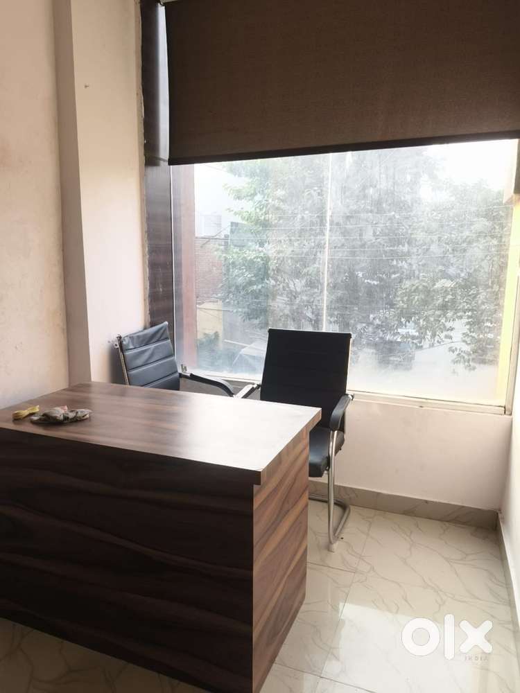 Office space in Vibhuti khand