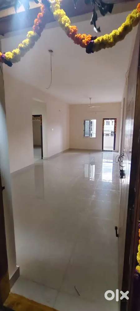 Good ventilation 3 bhk flat in 1 floor