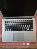 Laptop apple