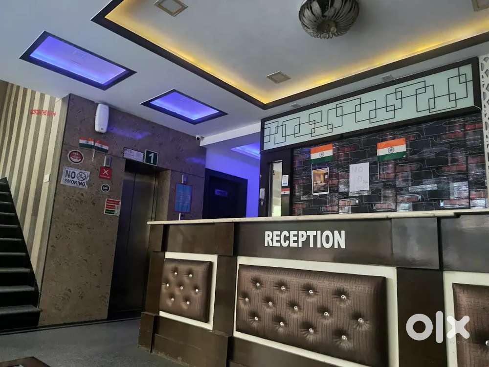 Hotel Reception ke liye ladke ke need hai
