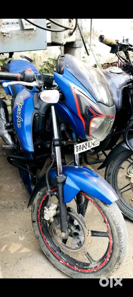 Apache RTR 160 dual disk