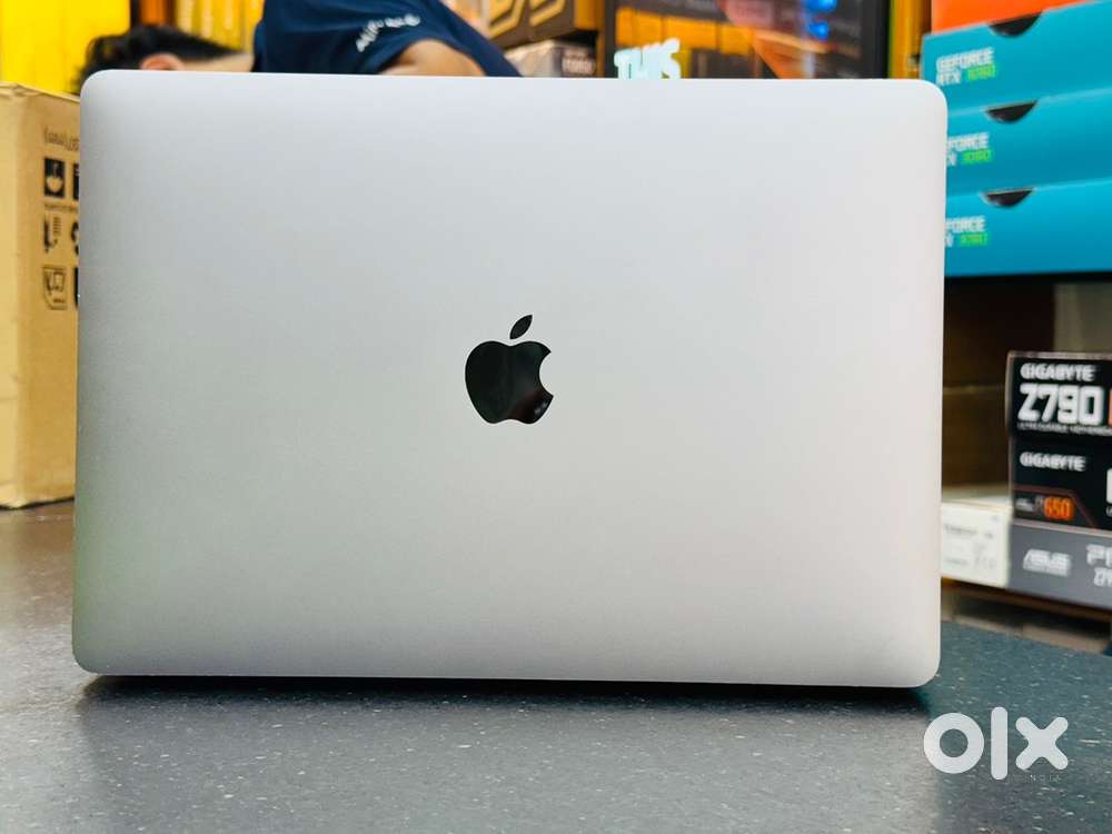 Apple macbook pro A2251