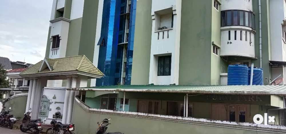 2 Bed rooms Flat for an Urgent Sale at Pumkunnam Center 32 Lacks Only