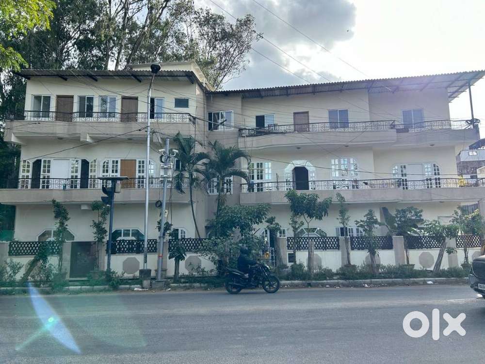 Lio Royal House Coed