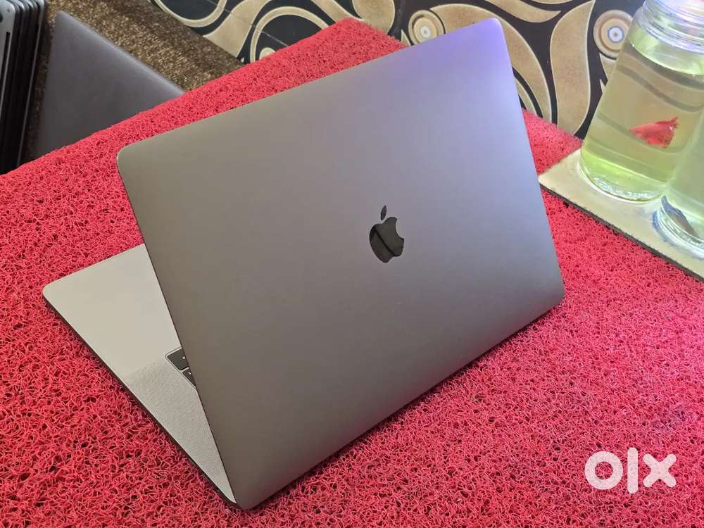 Apple Macbook Pro i7/16/256gb SSD 5.5gb Graphics 15inch Retina Display