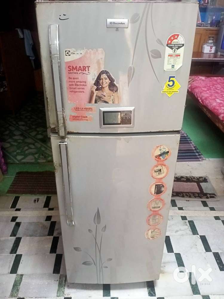 Double door refrigerator