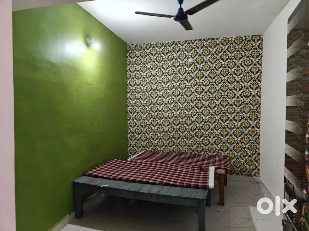 Room available for girls & living relationship