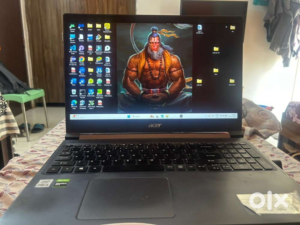 New condition Acer aspire 7 everything working fine