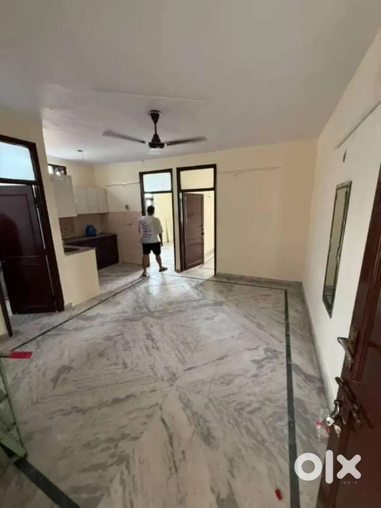 II GOHRI PROPERTIES II2BHK THIR FLOOR READY TO MOVE NEAR METRO STATION