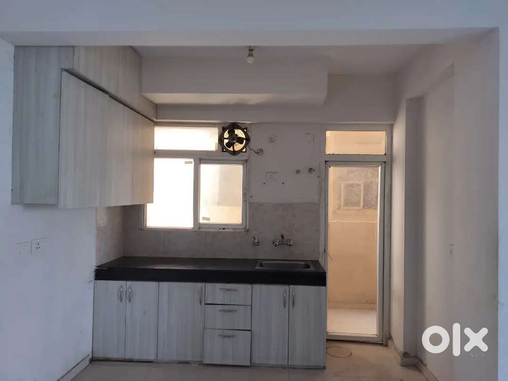 2 bhk semi furnished flat available for rent