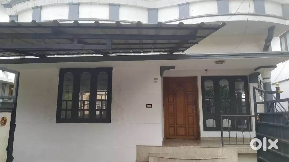 House for rent in kallumoodu. Muttathara
