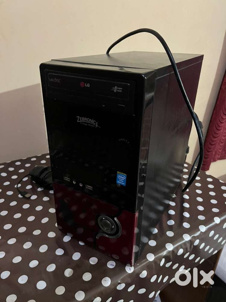 Desktop with all items like CPU, Monitor, mouse, keyboard, speaker