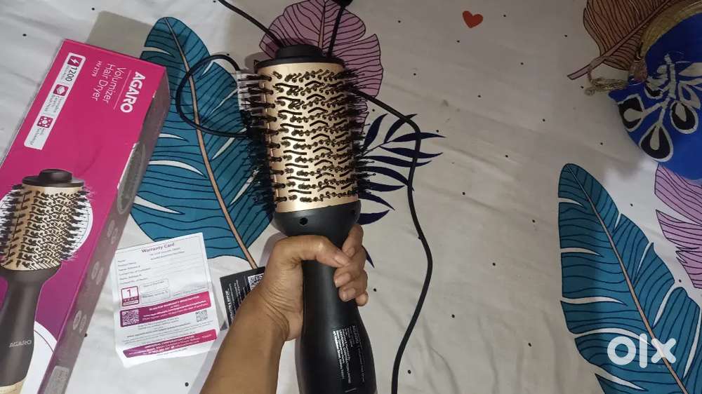 AGARO HAIR VOLUMIZER DRYER BRUSH ,1799/- WITH WARRANTY CARD