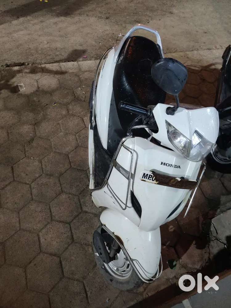 Activa 3G white color single hand used 1st owner