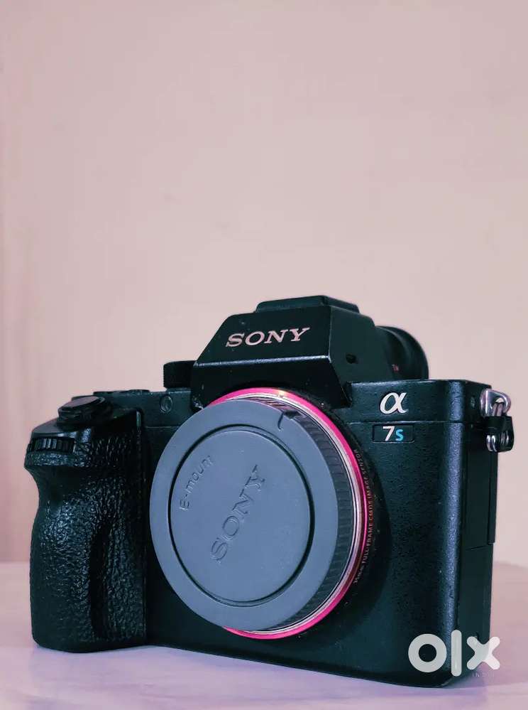 SONY A7S Mark 2 - MIRRORLESS DSLR CAMERA Body + Charger + 3 Batteries