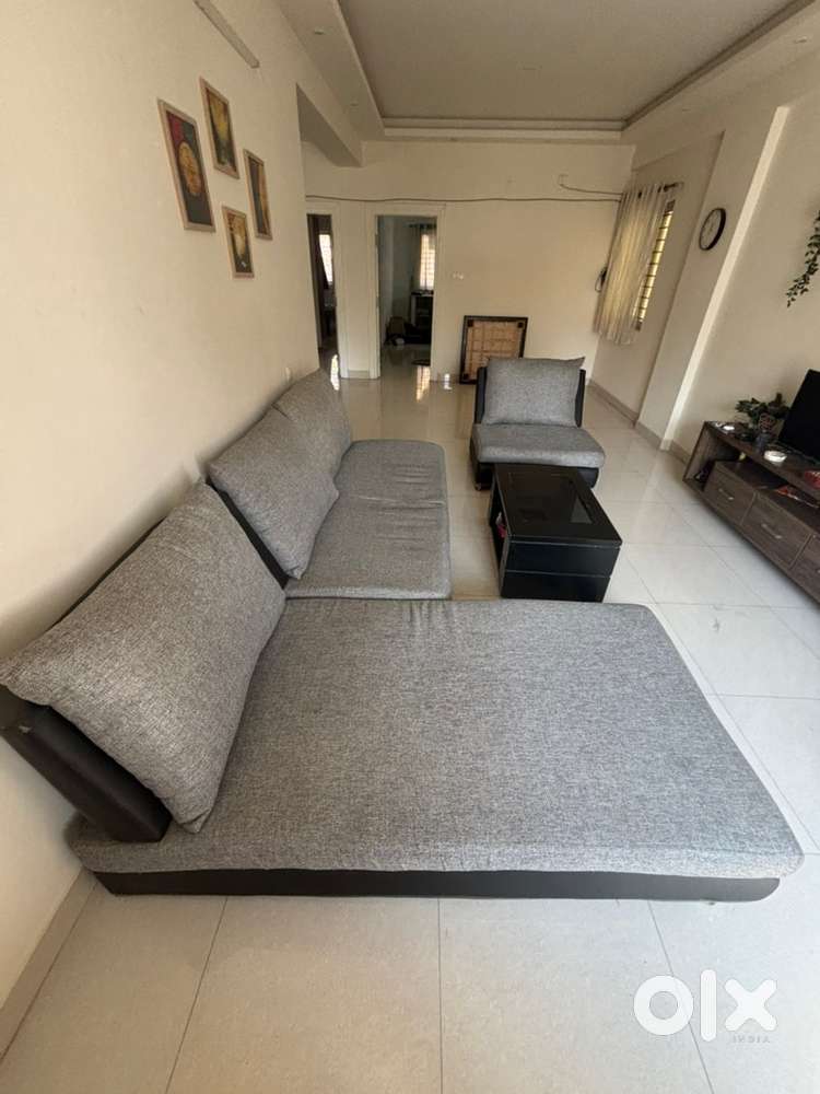 7 Seater Sofa / Price: 4000
