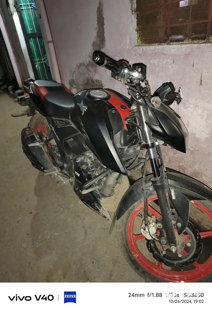 TVS Apache 4v 160