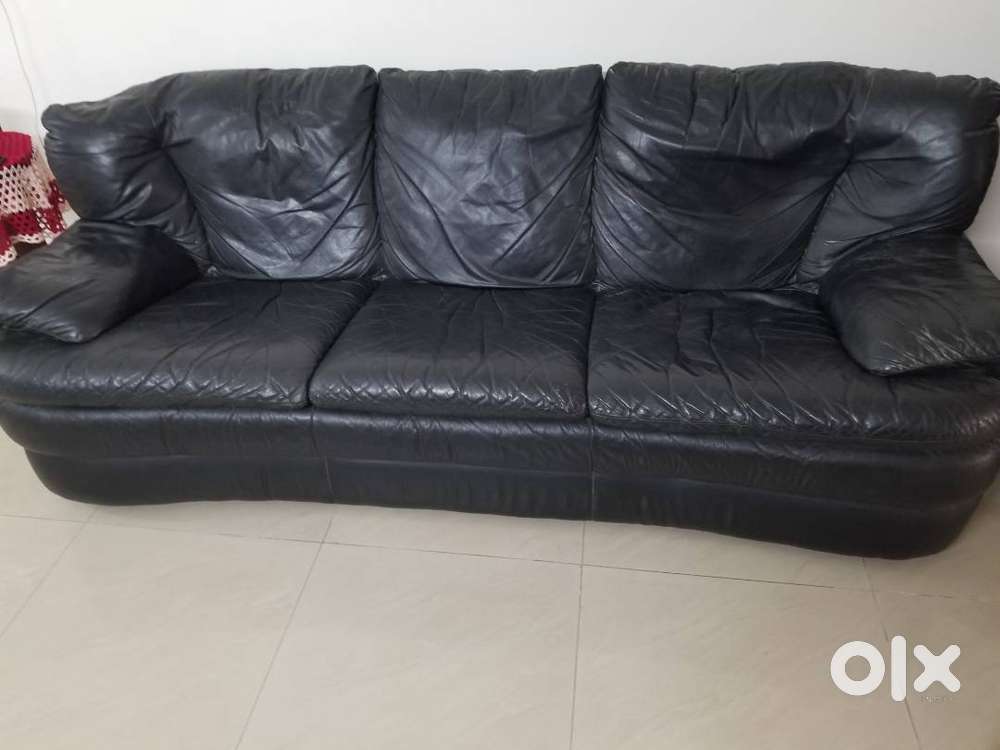 3 Seater Black sofa in good condition