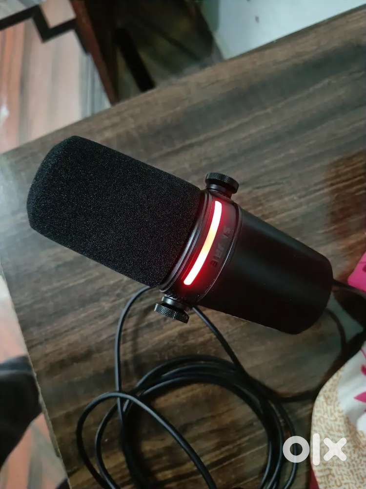 Shure MV7+ Podcast Mic (माइक)
