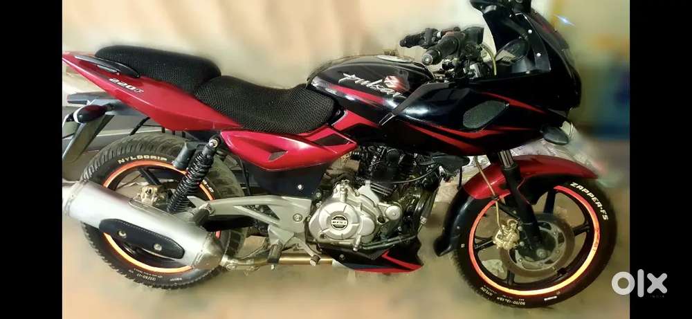 Pulsar 220 fi sportbike in new condition