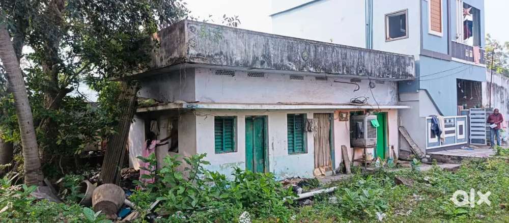It's 25 years old house located 70 gajallu
