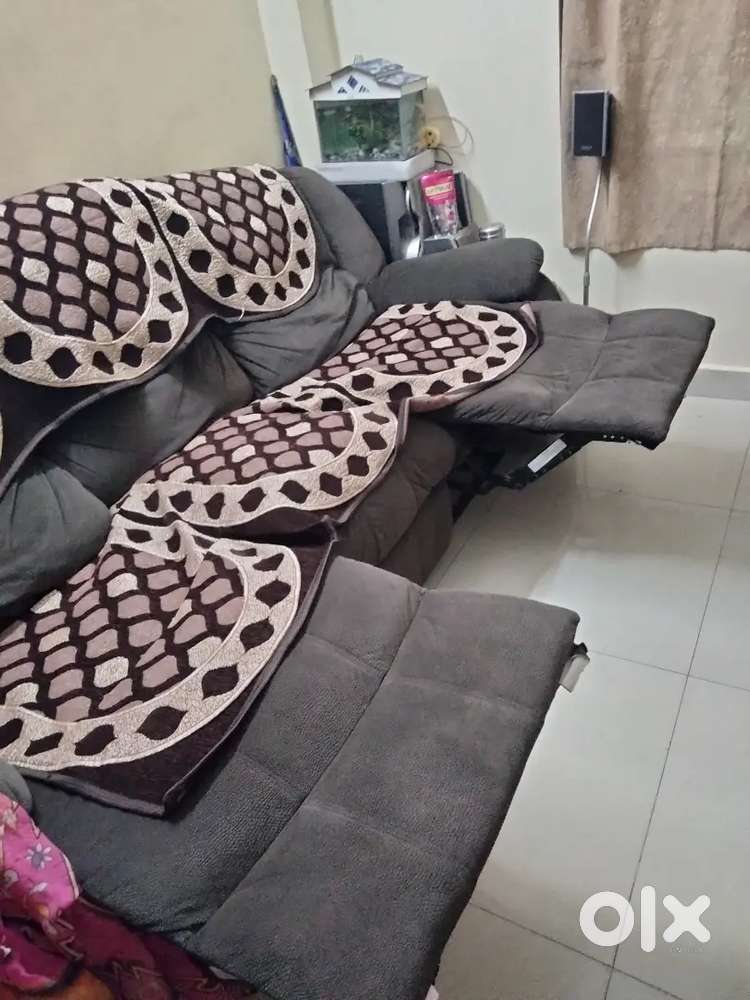 urgent sale, i want to sell my sofa set if anyone interested plz call
