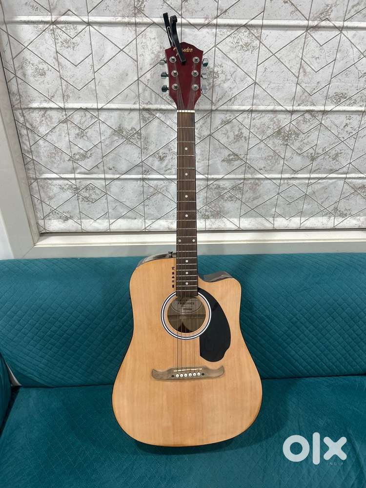 Guitar (semi acoustic)