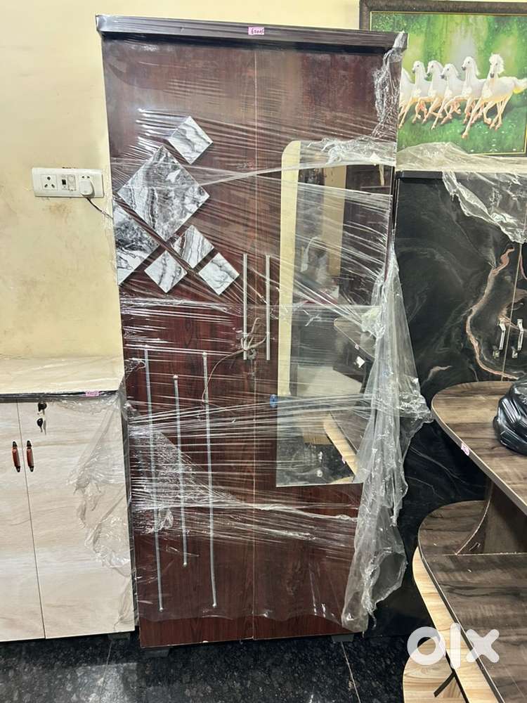 New almirah 6ft