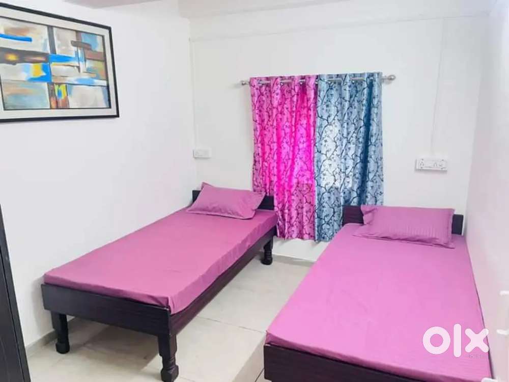 Boys pg available near kala ghoda circle Sayajigunj