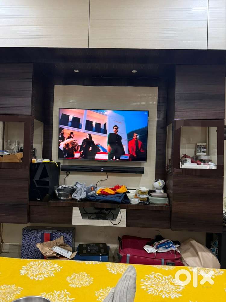 6months old Qled Tv and Boat Speaker