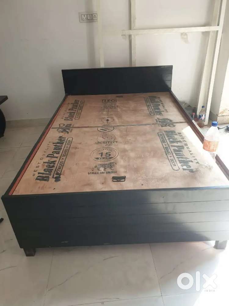 Bed for sale 6/4 low price available