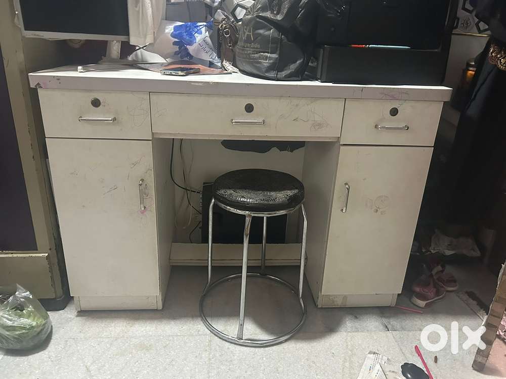 Computer table i want to sell in urgent please contact