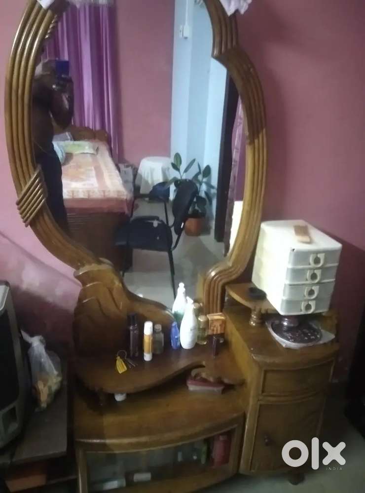 Dressing table