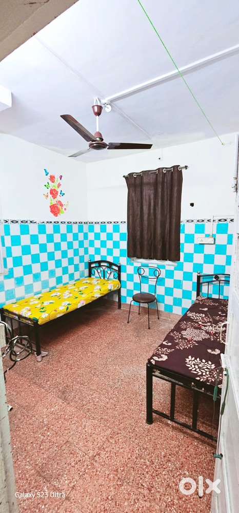 Boys pg Andheri West near railway station walking paneri showroom