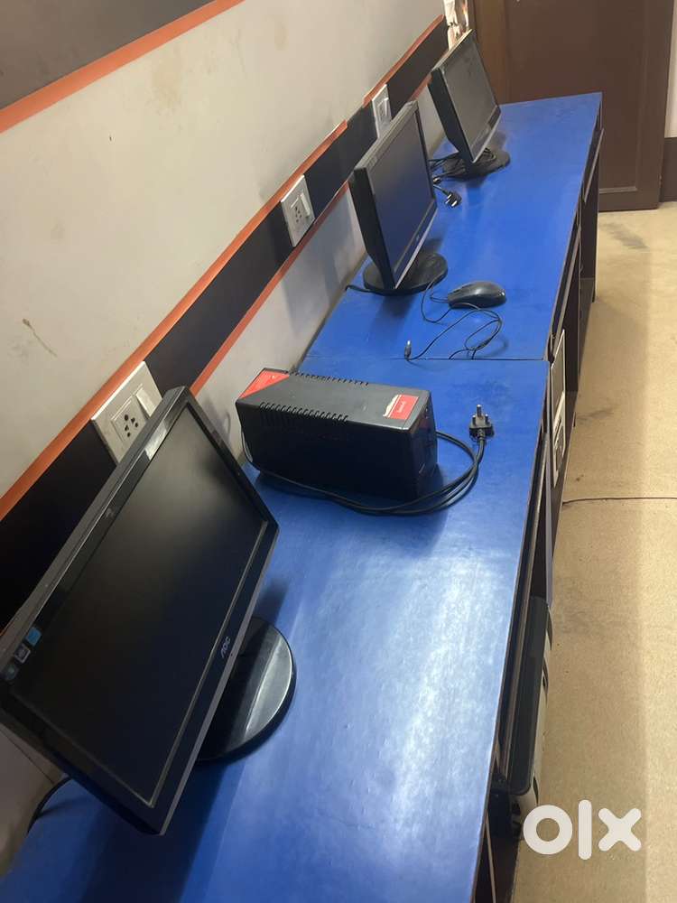 Set of 5 desktop PC alongwith 22 inch TV Cum monitor