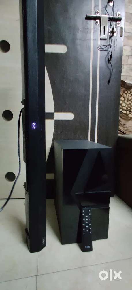 BOAT SOUNDBAR WITH SUBWOOFER HOME THEATER SPEAKER (IMMACULATE CON)